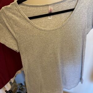 Women’s luluaroe tshirt